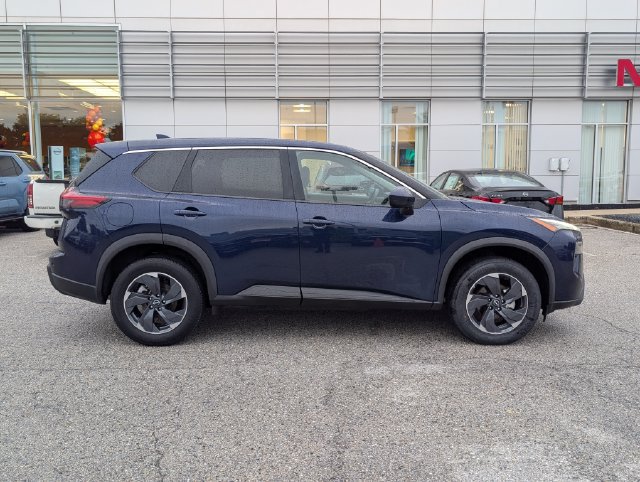 Used 2024 Nissan Rogue SV FWD image 2