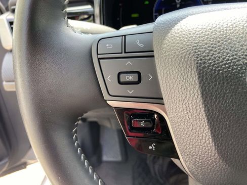 Used 2025 Toyota Camry SE w/ Convenience Package FWD image 33