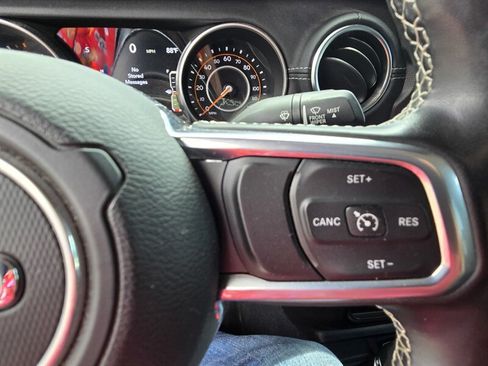 Used 2020 Jeep Gladiator Overland AWD/4WD image 22