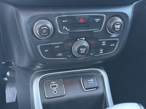 Used 2020 Jeep Compass Latitude w/ Safety & Security Group image 29