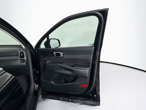 Used 2023 Kia Sorento LX image 32