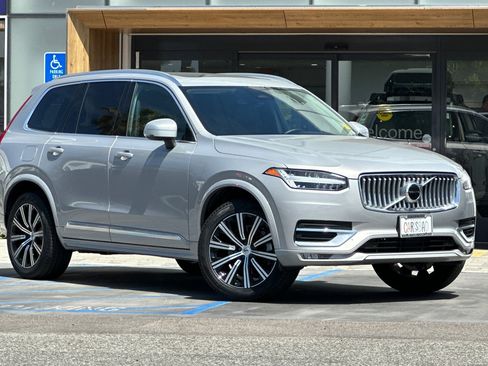 Certified 2025 Volvo XC90 B5 Core AWD/4WD image 2