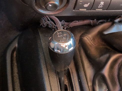 Used 2014 Jeep Wrangler Unlimited Sahara w/ Connectivity Group image 21