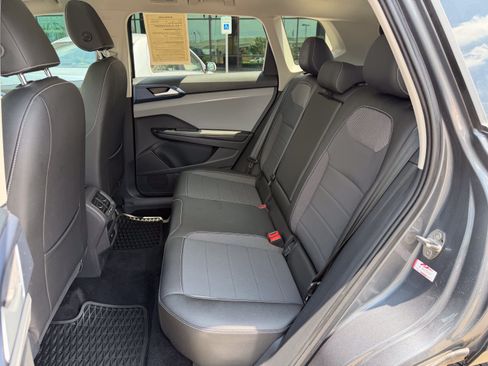 Used 2024 Volkswagen Taos SE w/ Panoramic Sunroof Package FWD image 31