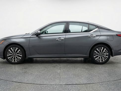 Used 2025 Nissan Altima 2.5 SV image 5
