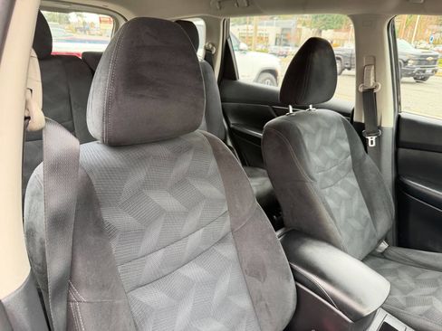 Used 2014 Nissan Rogue S image 16