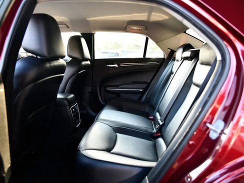 Used 2019 Chrysler 300 Limited RWD image 20