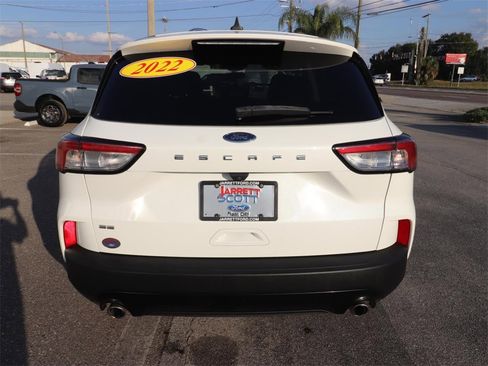 Certified 2022 Ford Escape SE w/ SE Sport Appearance Package image 9