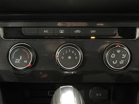 Used 2018 Volkswagen Tiguan S image 17