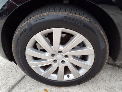 Used 2025 Land Rover Range Rover Long Wheelbase SE image 9