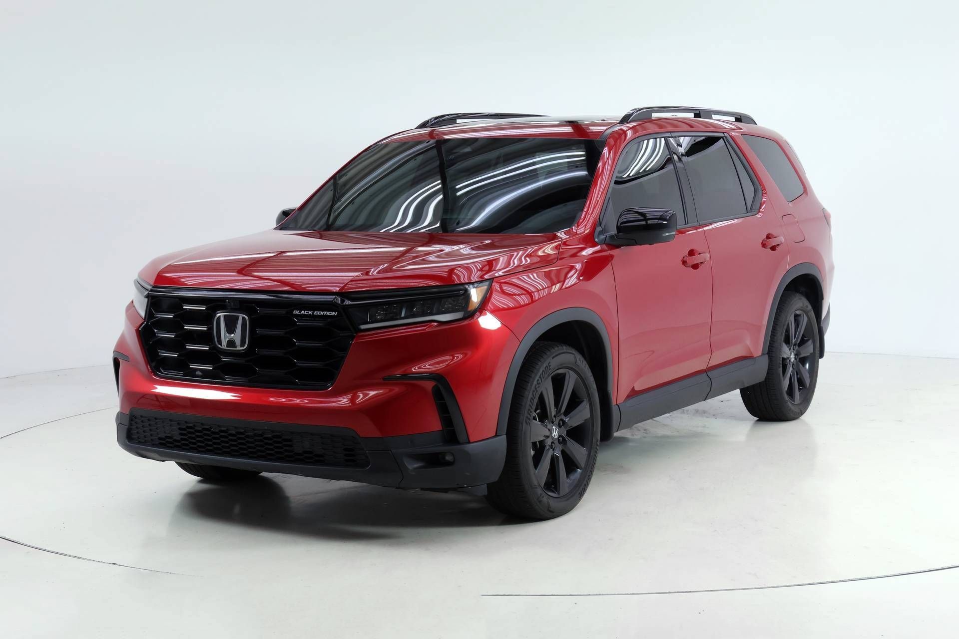 Certified 2025 Honda Pilot Black Edition image 1