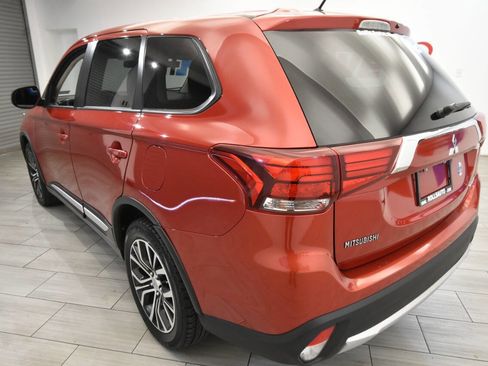 Used 2016 Mitsubishi Outlander ES image 3