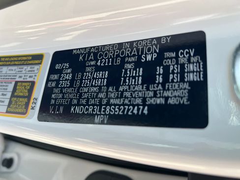 New 2025 Kia Niro EX Touring image 17