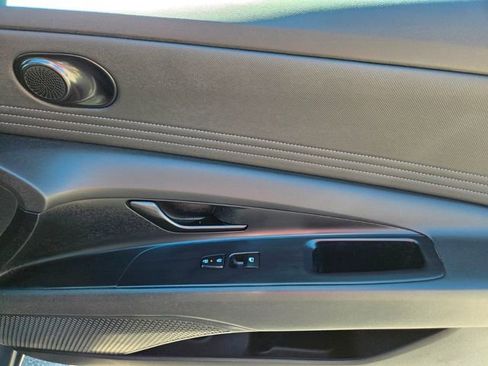 Used 2025 Hyundai Elantra Sport image 22