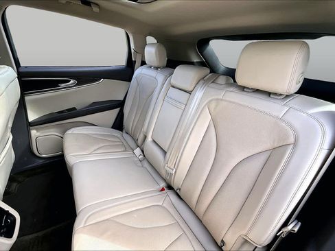 Used 2017 Lincoln MKX Reserve w/ Driver Assistance Package FWD image 24