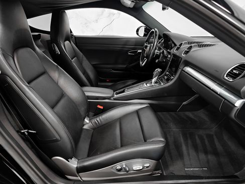 Used 2017 Porsche 718 Cayman image 2