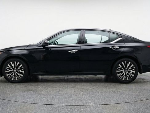 Used 2025 Nissan Altima 2.5 SV FWD image 5