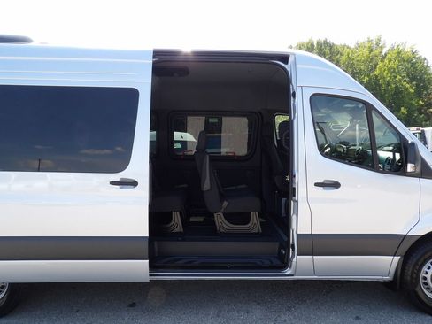 Used 2025 Mercedes-Benz Sprinter 2500 image 25