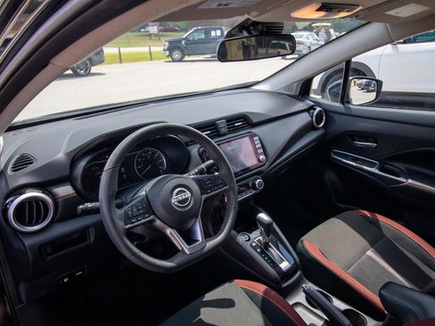 Used 2024 Nissan Versa SR FWD image 6