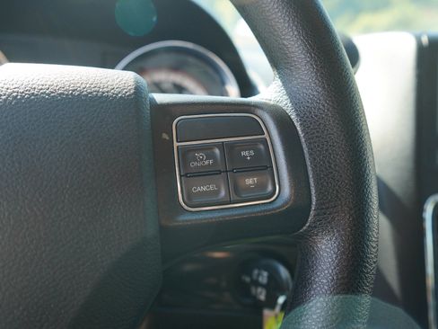 Used 2020 Dodge Grand Caravan SE w/ UConnect Hands-Free Group FWD image 25