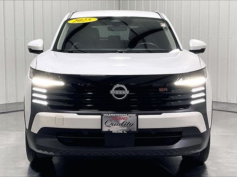 Used 2025 Nissan Kicks SR AWD/4WD image 2