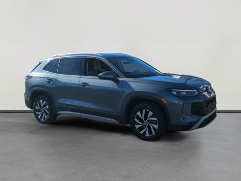 Certified 2025 Volkswagen Tiguan S image 7