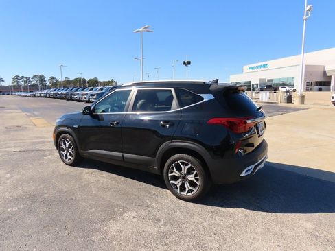 Used 2021 Kia Seltos EX image 16