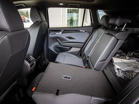 New 2026 Volkswagen Tiguan SE R-Line FWD image 29