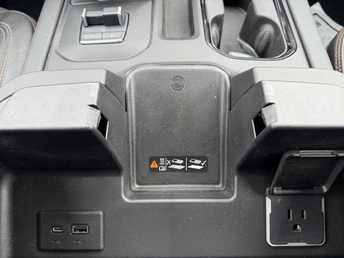 Used 2023 GMC Sierra 1500 AT4 w/ Technology Package AWD/4WD image 17