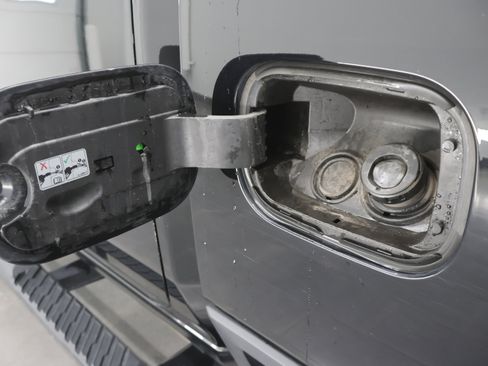 Used 2024 Chevrolet Silverado 2500 LT w/ Midnight Edition image 37