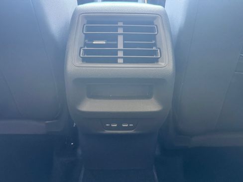 Used 2026 Volkswagen Tiguan SE AWD/4WD image 24