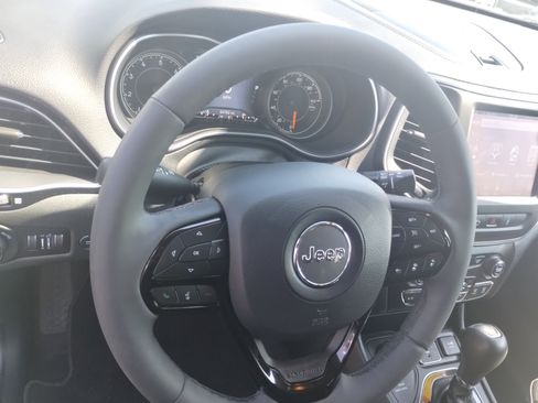 Used 2023 Jeep Cherokee Altitude Lux image 11