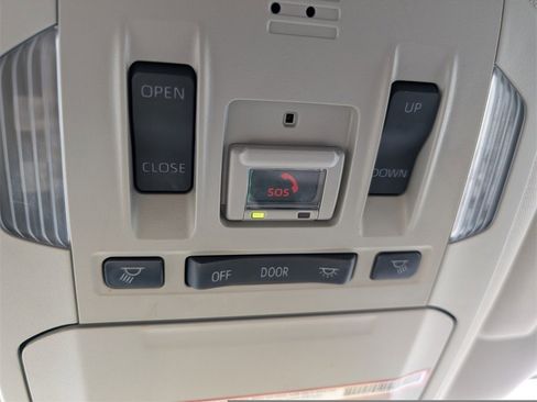 Used 2021 Toyota Highlander XLE image 13