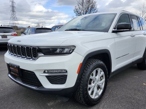 Used 2023 Jeep Grand Cherokee Limited image 14