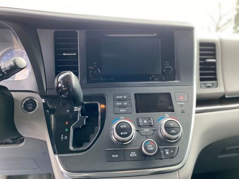 Used 2016 Toyota Sienna XLE w/ XLE Navigation Package image 25