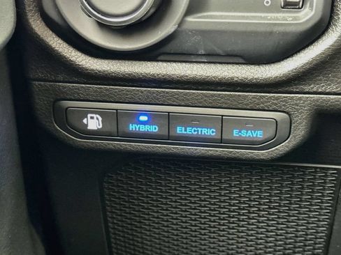 Used 2024 Jeep Wrangler Unlimited w/ Convenience Group AWD/4WD image 13