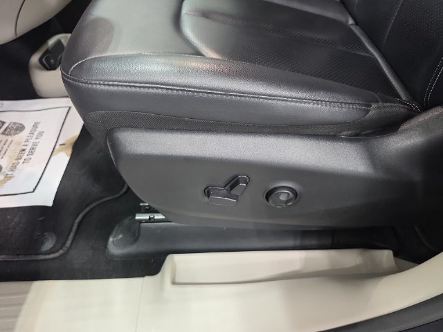 Used 2024 Chrysler Pacifica Touring-L FWD image 22