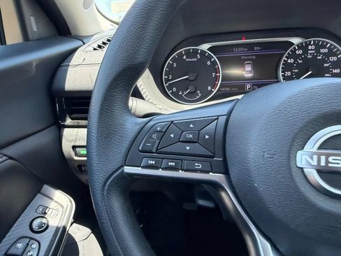 Used 2025 Nissan Sentra SV FWD image 10