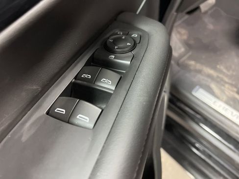 Used 2025 Chevrolet Tahoe LT image 25