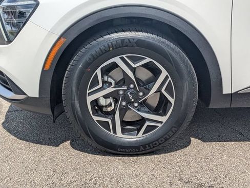 Certified 2024 Kia Sportage LX FWD image 11