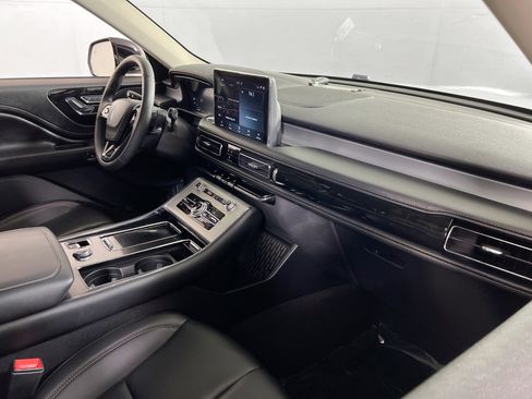 Used 2024 Lincoln Aviator AWD w/ Premium Package image 28