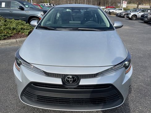 Used 2025 Toyota Corolla LE w/ Convenience Package image 3