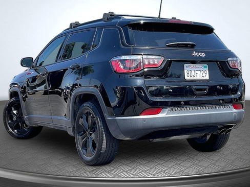 Used 2018 Jeep Compass Latitude w/ Popular Equipment Group FWD image 2