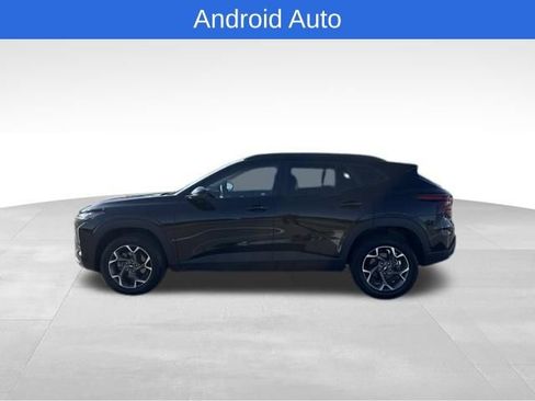 Used 2025 Chevrolet Trax LT w/ LT Convenience Package FWD image 8