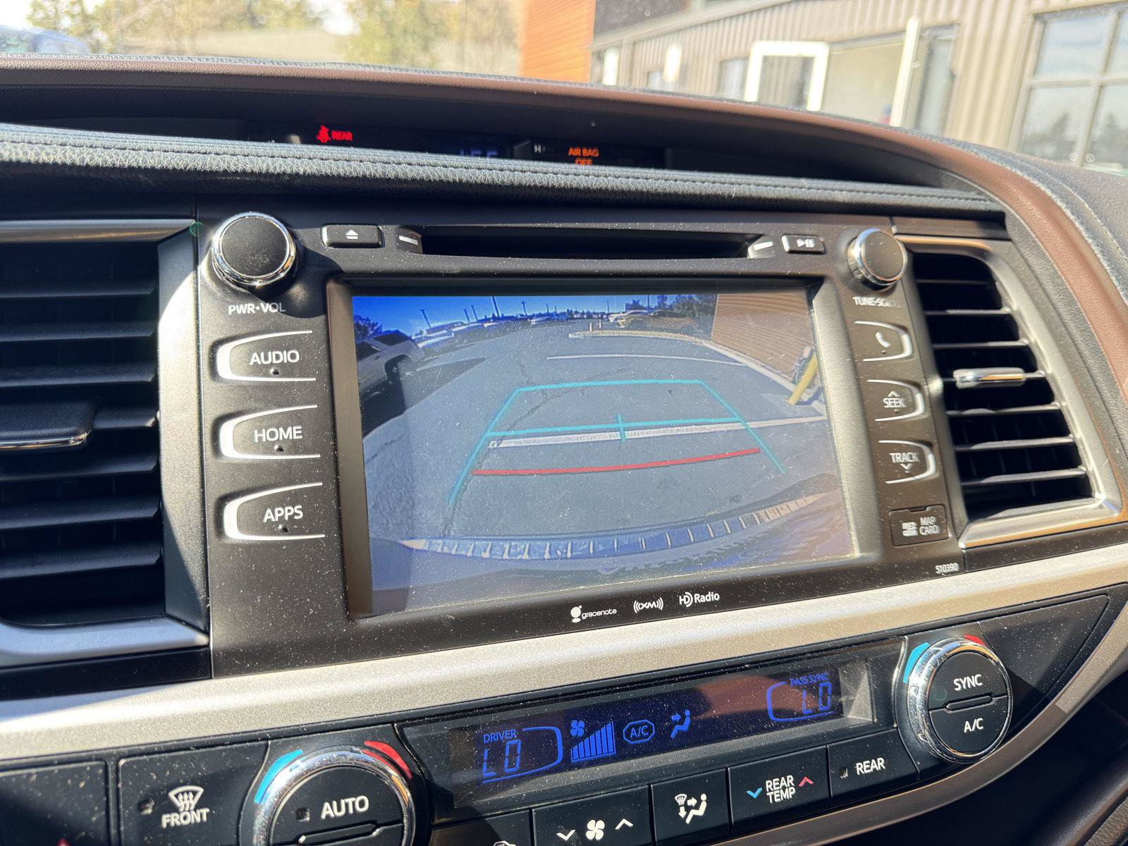 Used 2019 Toyota Highlander XLE AWD/4WD image 18
