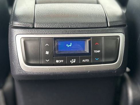 Used 2017 Toyota Highlander XLE image 9