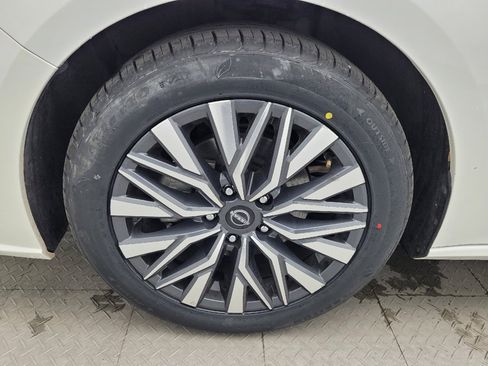 Used 2024 Nissan Altima 2.5 SV image 31