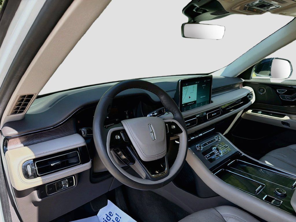 Used 2024 Lincoln Aviator Reserve w/ Elements Package Plus AWD/4WD image 9