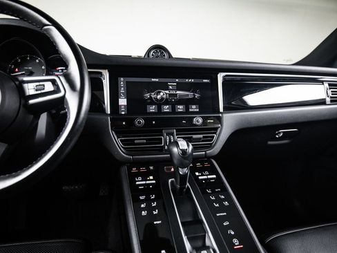 Certified 2023 Porsche Macan AWD/4WD image 19