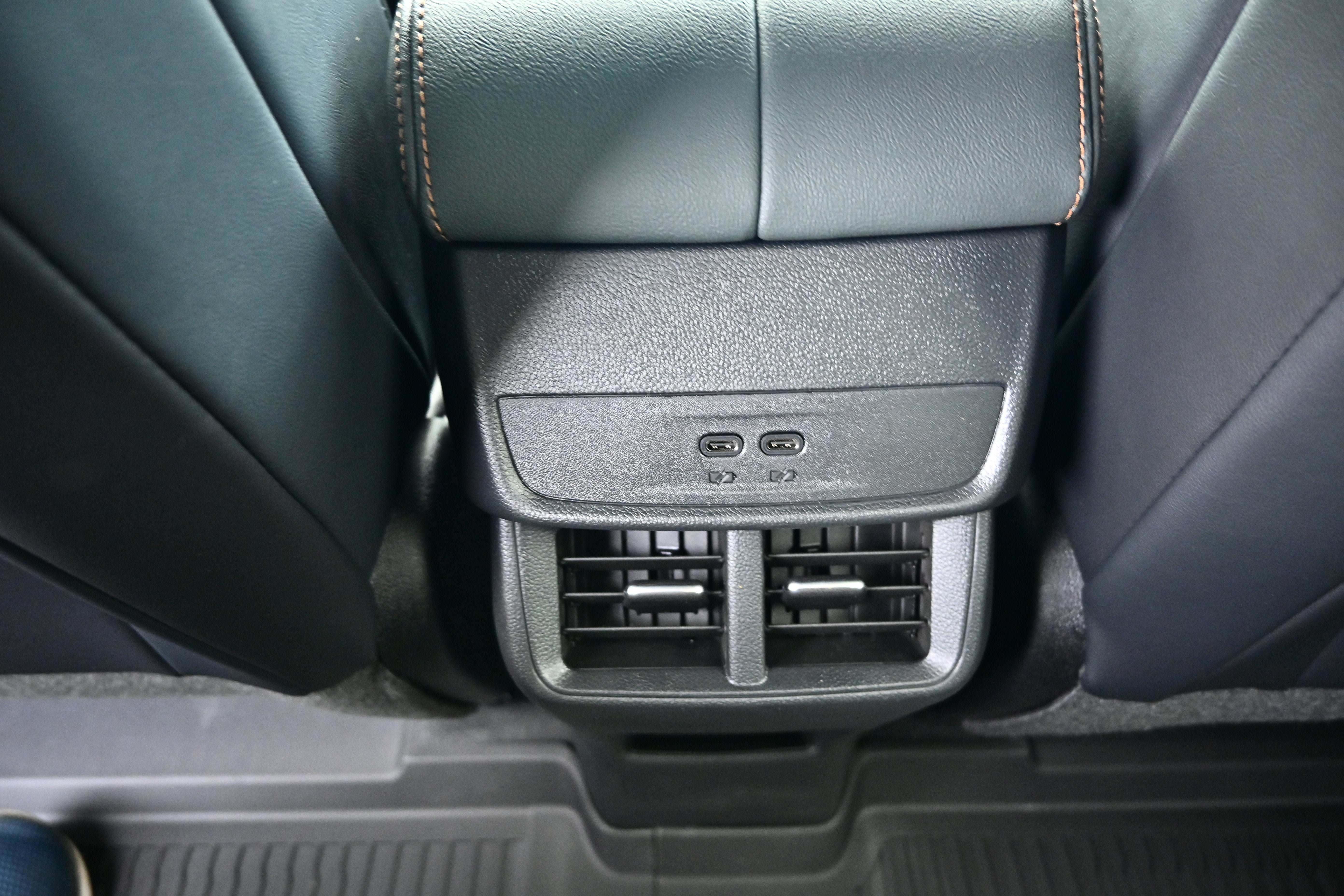 New 2027 GMC Terrain AT4 w/ Technology Package II AWD/4WD image 17